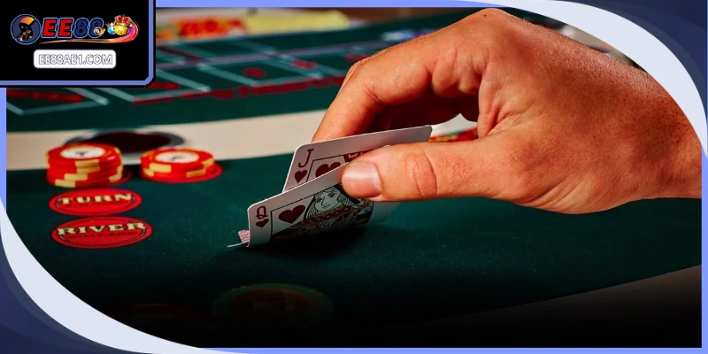 Game thủ muốn làm chủ bàn cược cần nắm vững quy trình chia bài xì tố